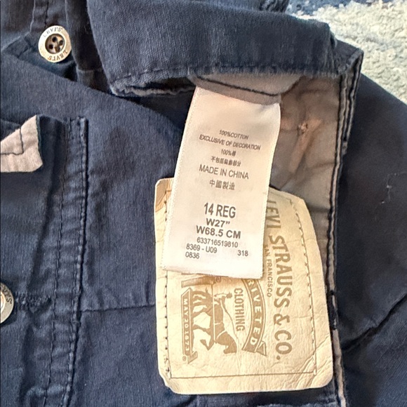 Levi's Dark Blue Cargo Shorts - Picture 2 of 3